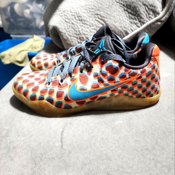 Rare Nike Kobe 11 size 8.5 - Picture 1 of 7